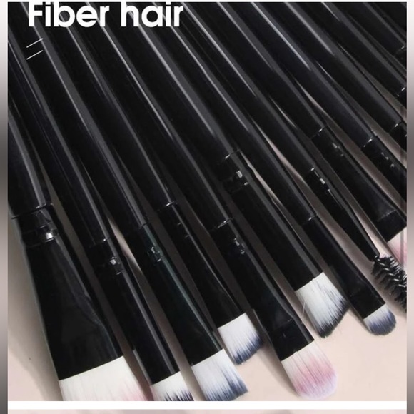 BMWT 20 piece makeup brush set - still in box - Picture 4 of 5